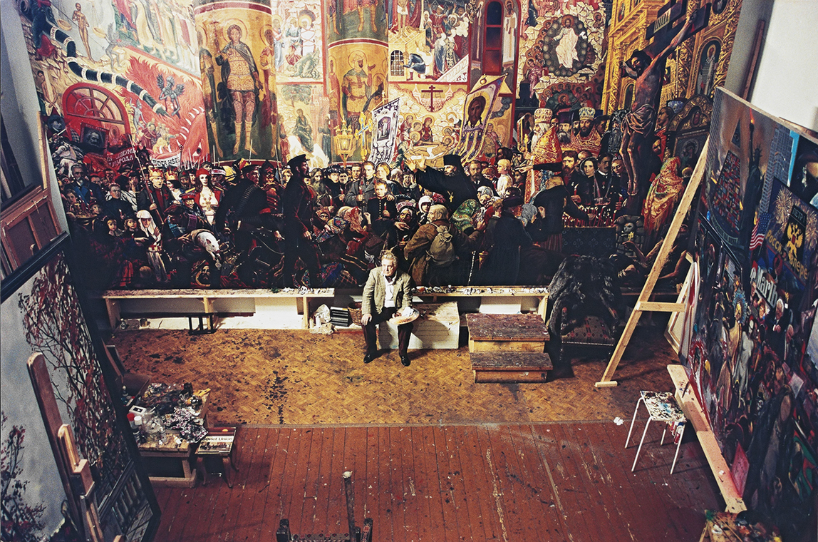Илья Глазунов в мастерской за работой над картиной «Разгром храма в Пасхальную ночь»