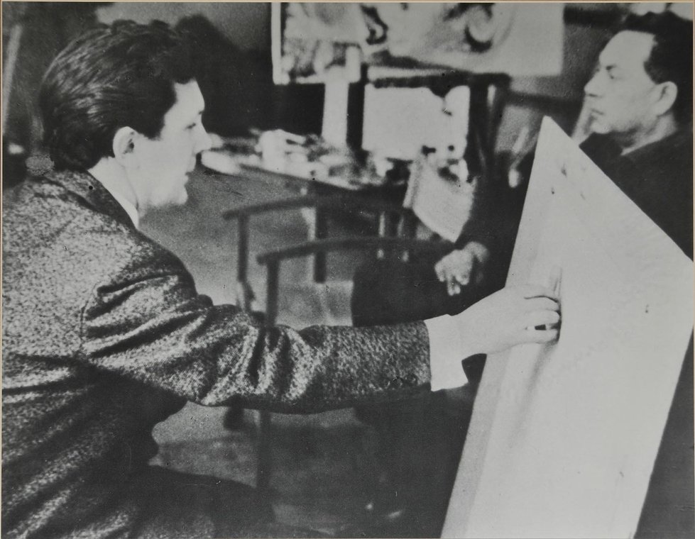Итальянский художник  Ренато Гуттузо позирует И.С.Глазунову. Италия, Рим